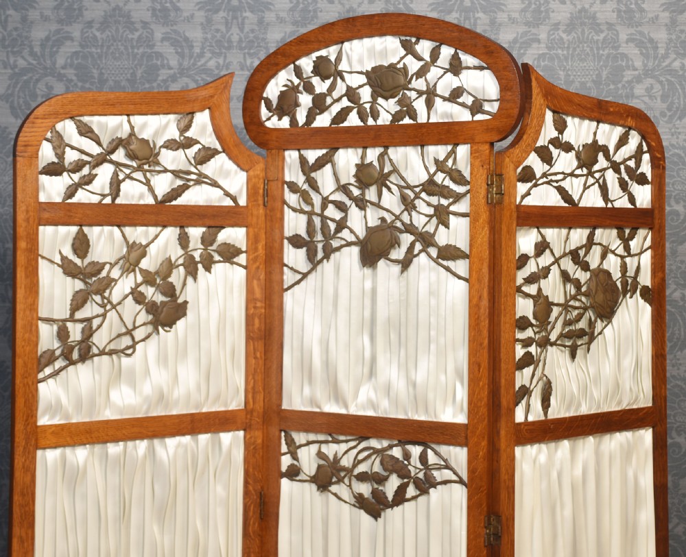 French Art Nouveau oak three panneled screen View VI
