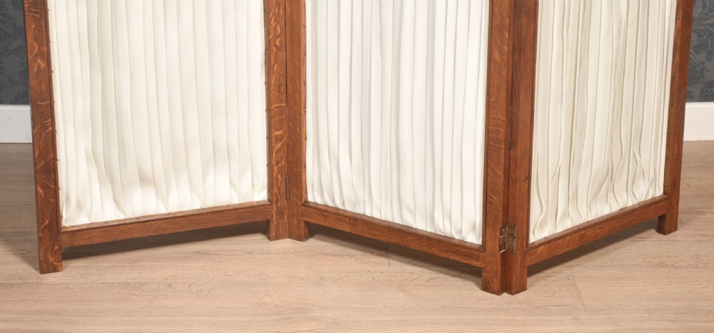 French Art Nouveau oak three panneled screen View VIII