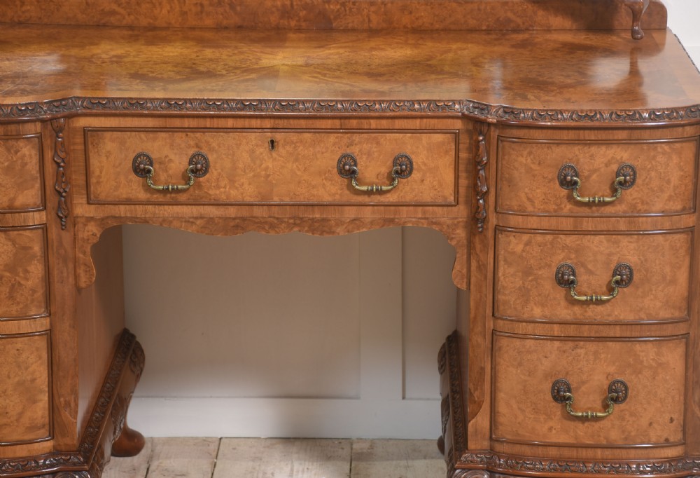 Walnut dressing table View VII