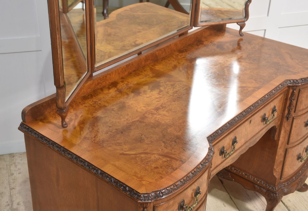 Walnut dressing table View XI