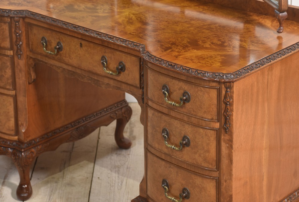 Walnut dressing table View XIV