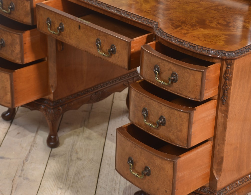 Walnut dressing table View XV