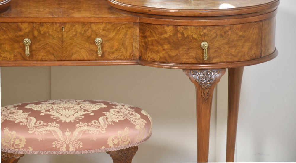 Figured walnut dressing table View III
