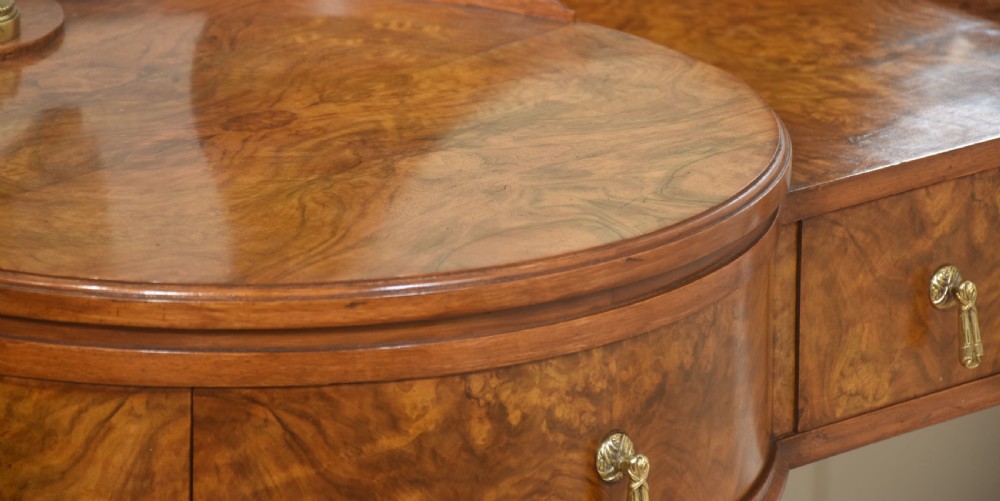 Figured walnut dressing table View IV