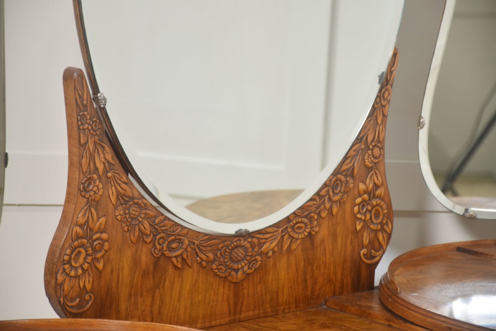 Figured walnut dressing table View VII