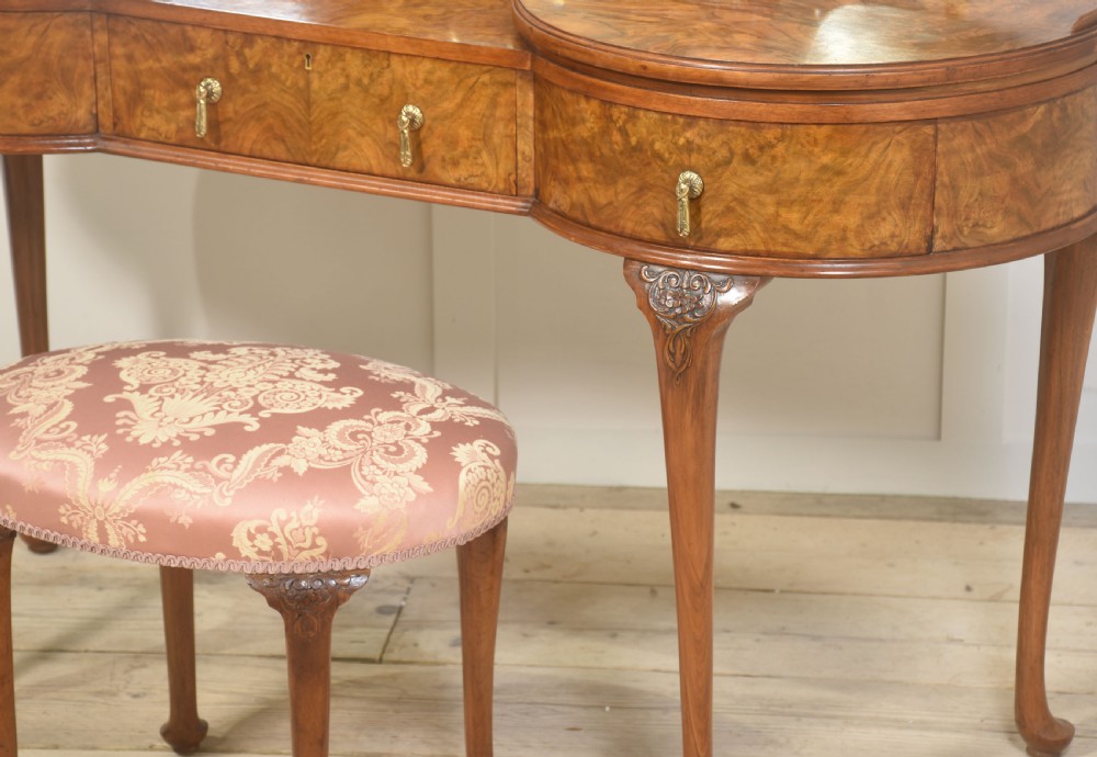 Figured walnut dressing table View X