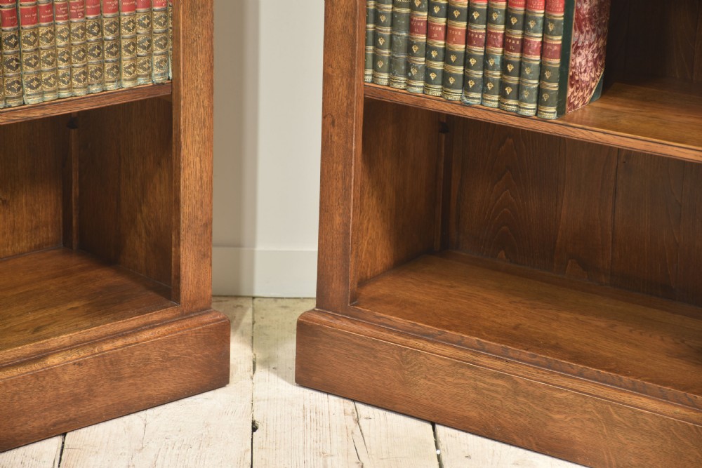 Pair of oak open bookcases View IV