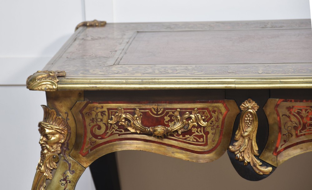 Regence Style Bureau Plat View V