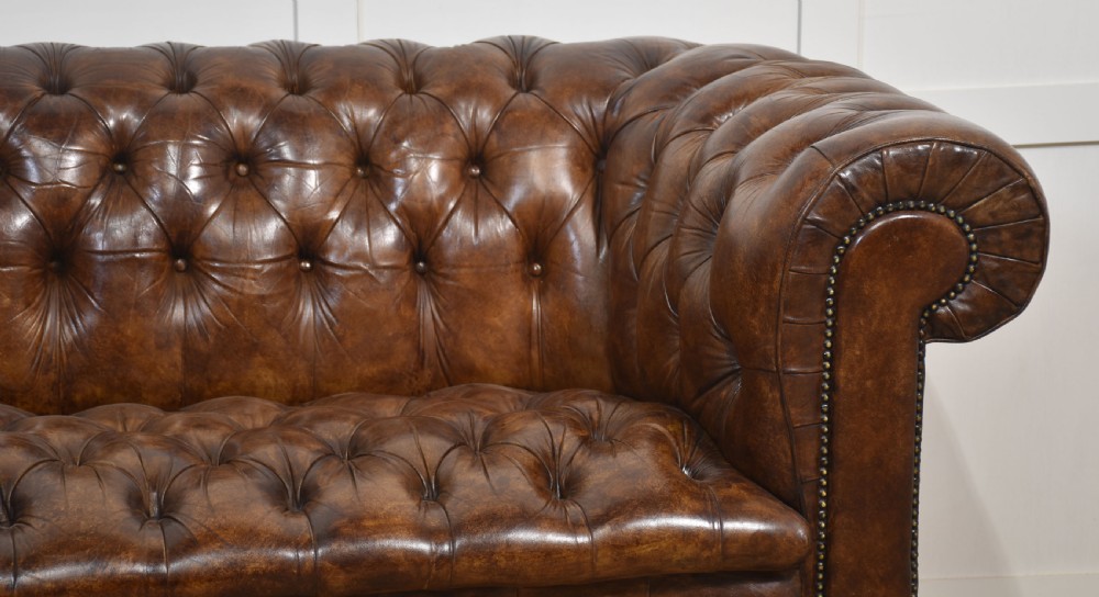 Brown leather deep buttoned chesterfield View V