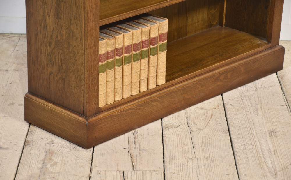 Oak open bookcases View III
