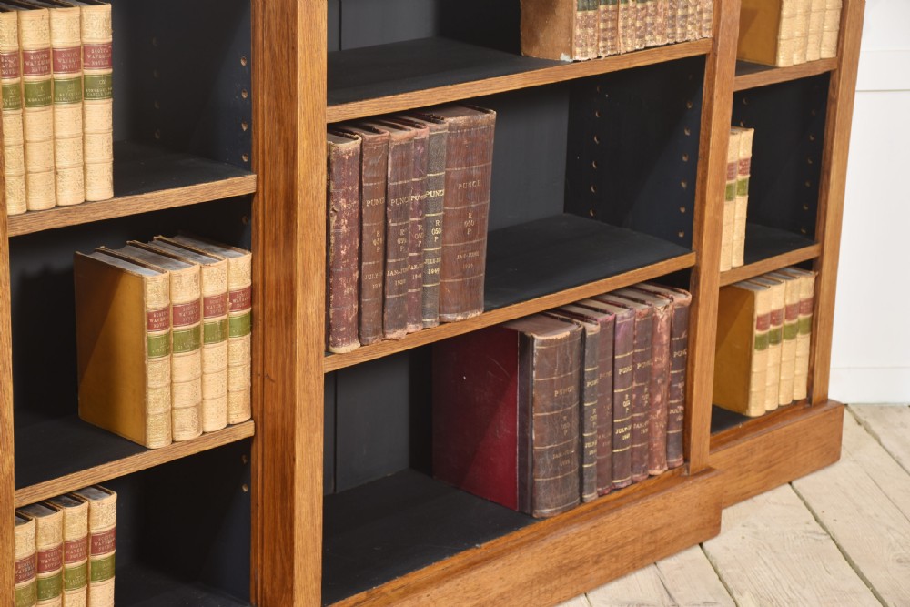 Oak breakfront open bookcase View V