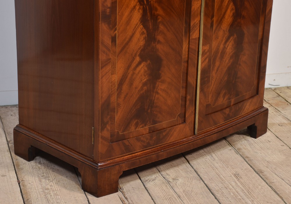 Mahogany bow fronted two door wardrobe View VIII