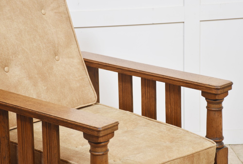 Pair of oak reclining armchairs View IV