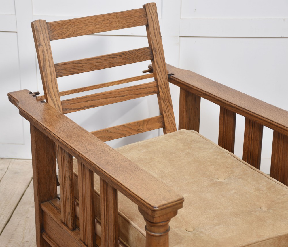 Pair of oak reclining armchairs View V