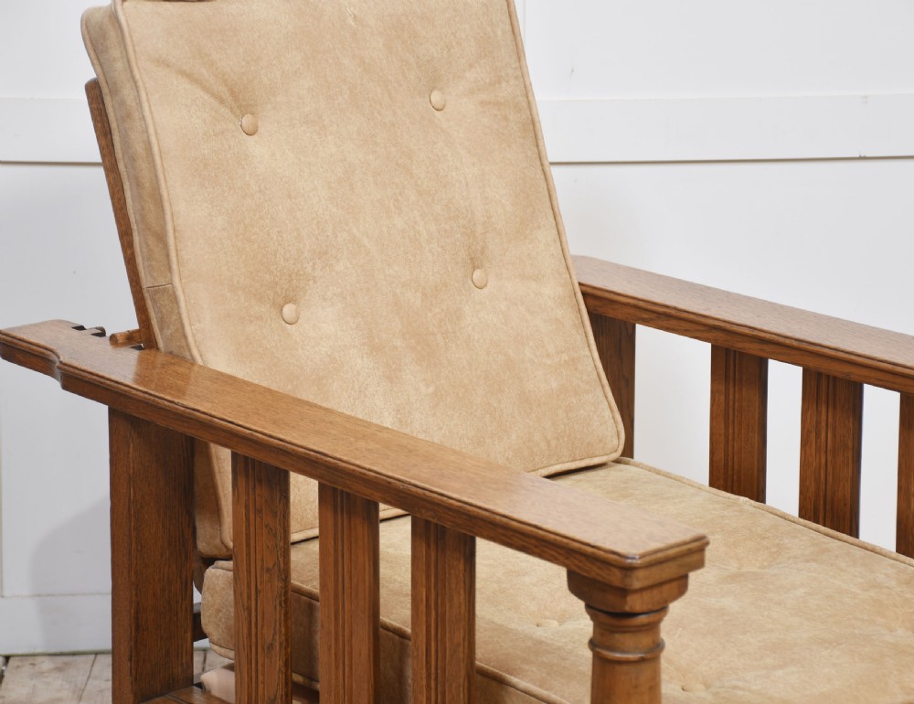 Pair of oak reclining armchairs View VII