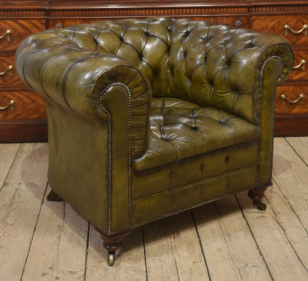 Leather Chesterfield club chair View XI