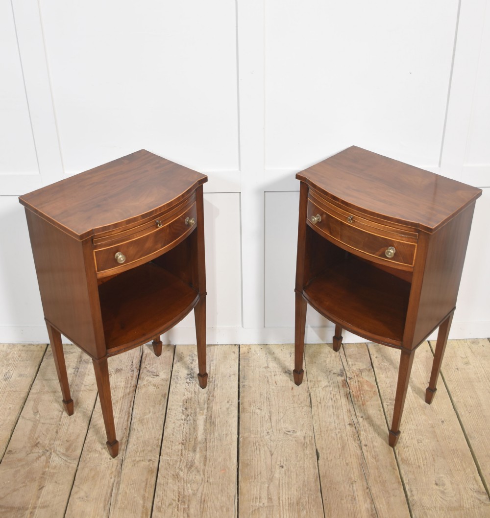Pair of mahogany bedside tables View VII
