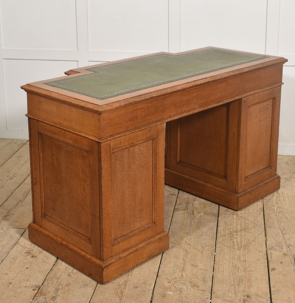 Late 19th Century Figured Oak Breakfront Pedestal Desk View XVIII