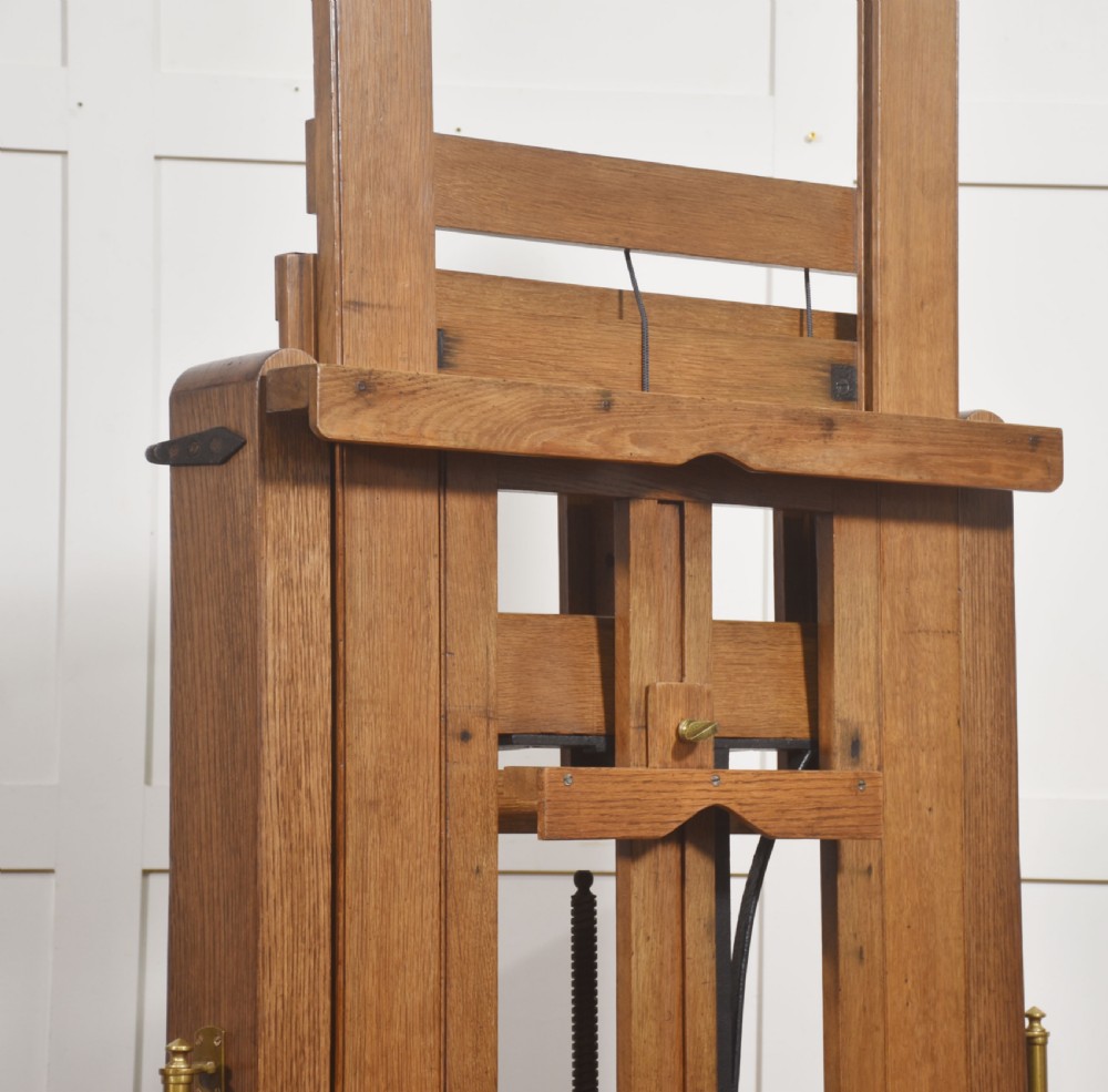 Winsor & Newton Oak Studio Easel View IV