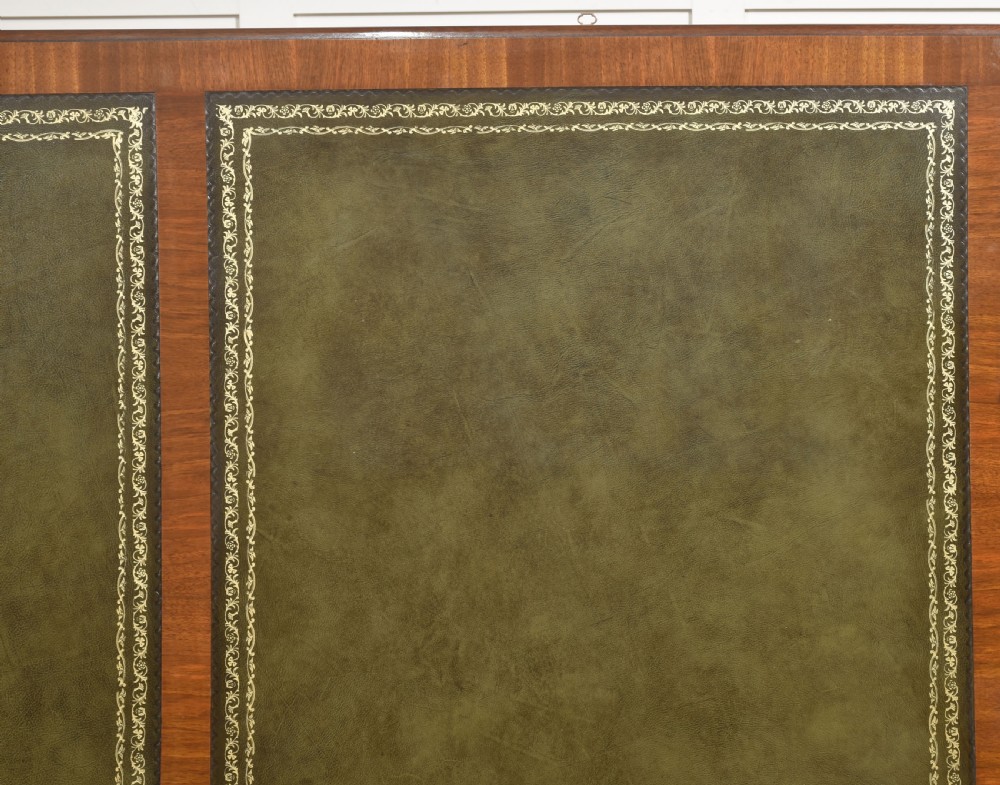 Fine Quality Burr Walnut Writing Table View XII