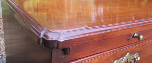 SMALL GEORGIAN MAHOGANY CHEST WITH SLIDE - ADDITIONAL PHOTO 3