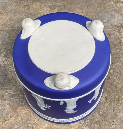 WEDGWOOD JASPERWARE JARDINIERE ON THREE FEET C1880 - ADDITIONAL PHOTO 4