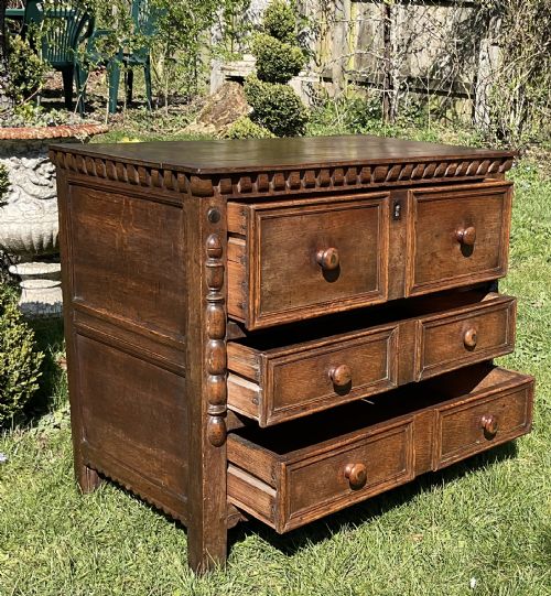 SMALL EARLY ENGLISH OAK CHEST OF DRAWERS C1680 - ADDITIONAL PHOTO 4