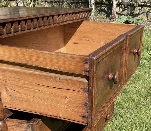 SMALL EARLY ENGLISH OAK CHEST OF DRAWERS C1680 - ADDITIONAL PHOTO 6