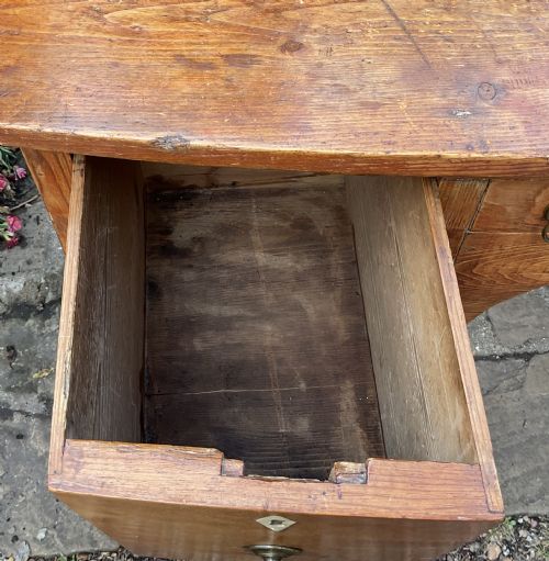 SMALL GEORGIAN PINE BOWFRONT SIDEBOARD C1830 - ADDITIONAL PHOTO 4