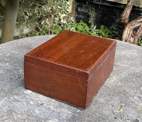 fig 2. JAQUES STAUNTON WEIGHTED BOXED CHESS SET