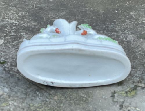 VICTORIAN STAFFORDSHIRE SWANS AND CYGNET VASE C1860 - ADDITIONAL PHOTO 1