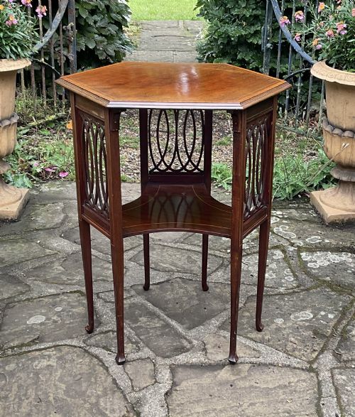 ELEGANT INLAID MAHOGANY LAMP TABLE C1910