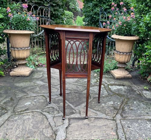 ELEGANT INLAID MAHOGANY LAMP TABLE C1910 - ADDITIONAL PHOTO 3