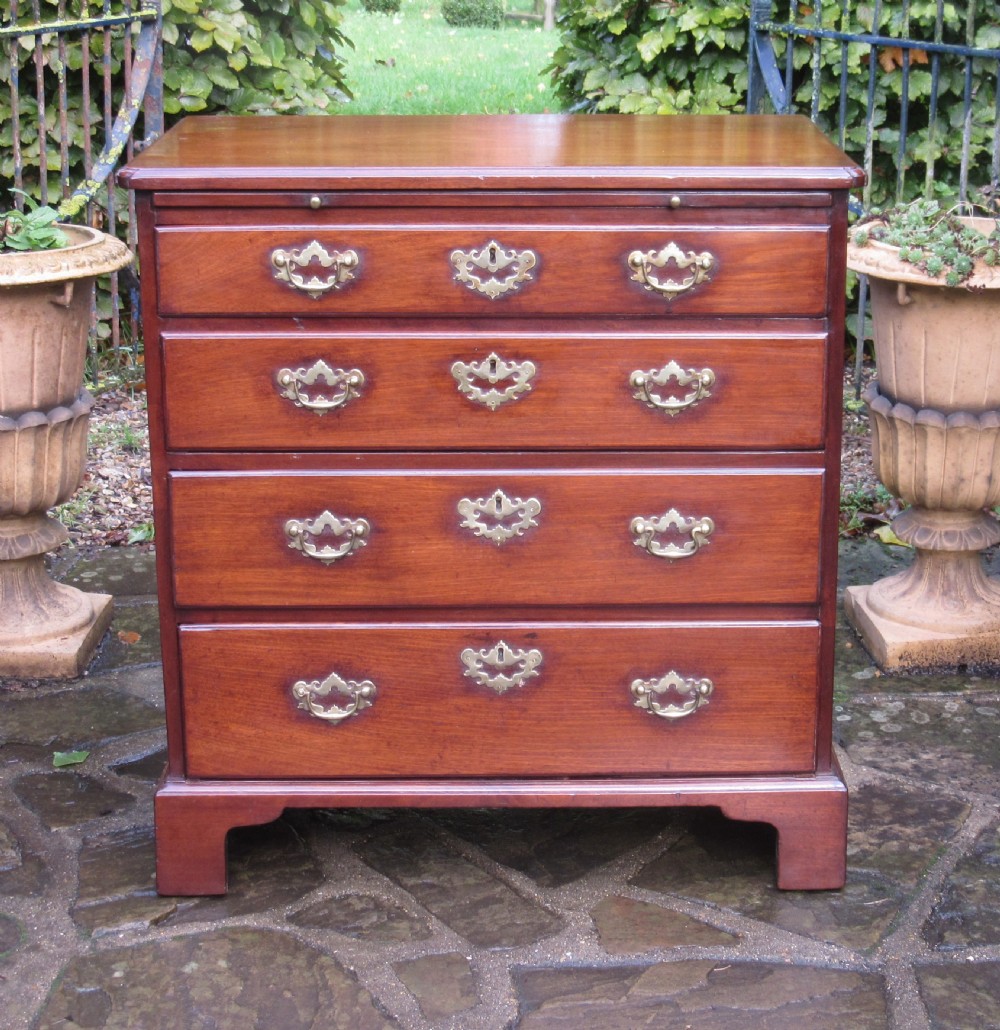 SMALL GEORGIAN MAHOGANY CHEST WITH SLIDE