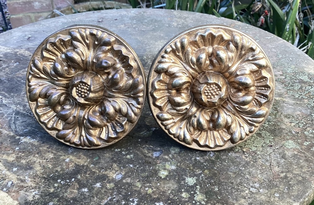 PAIR OF REGENCY GILT METAL CURTAIN TIE BACKS