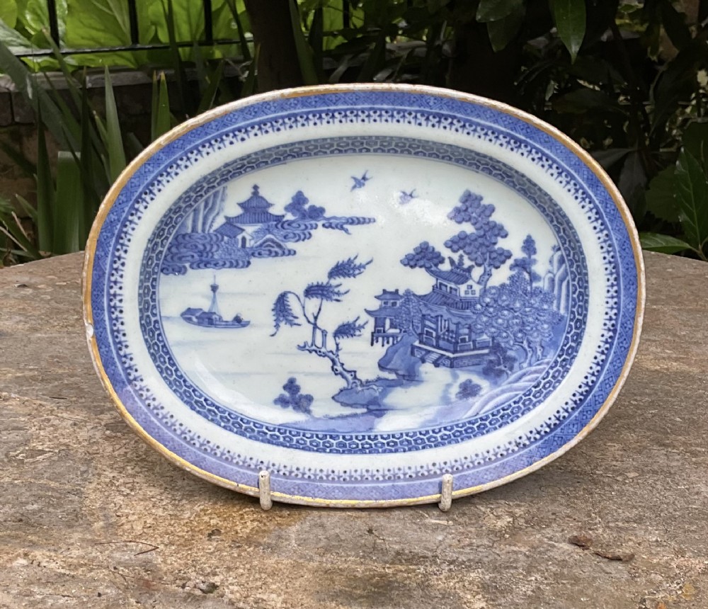 SMALL CHINESE ‘NANKING’ BLUE AND WHITE PLATE c1800