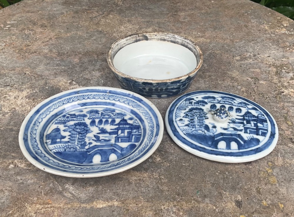 An early nineteenth-century oval Chinese porcelain covered dish on a matching stand decorated with blue and white hand-painted landscape motifs. View VI