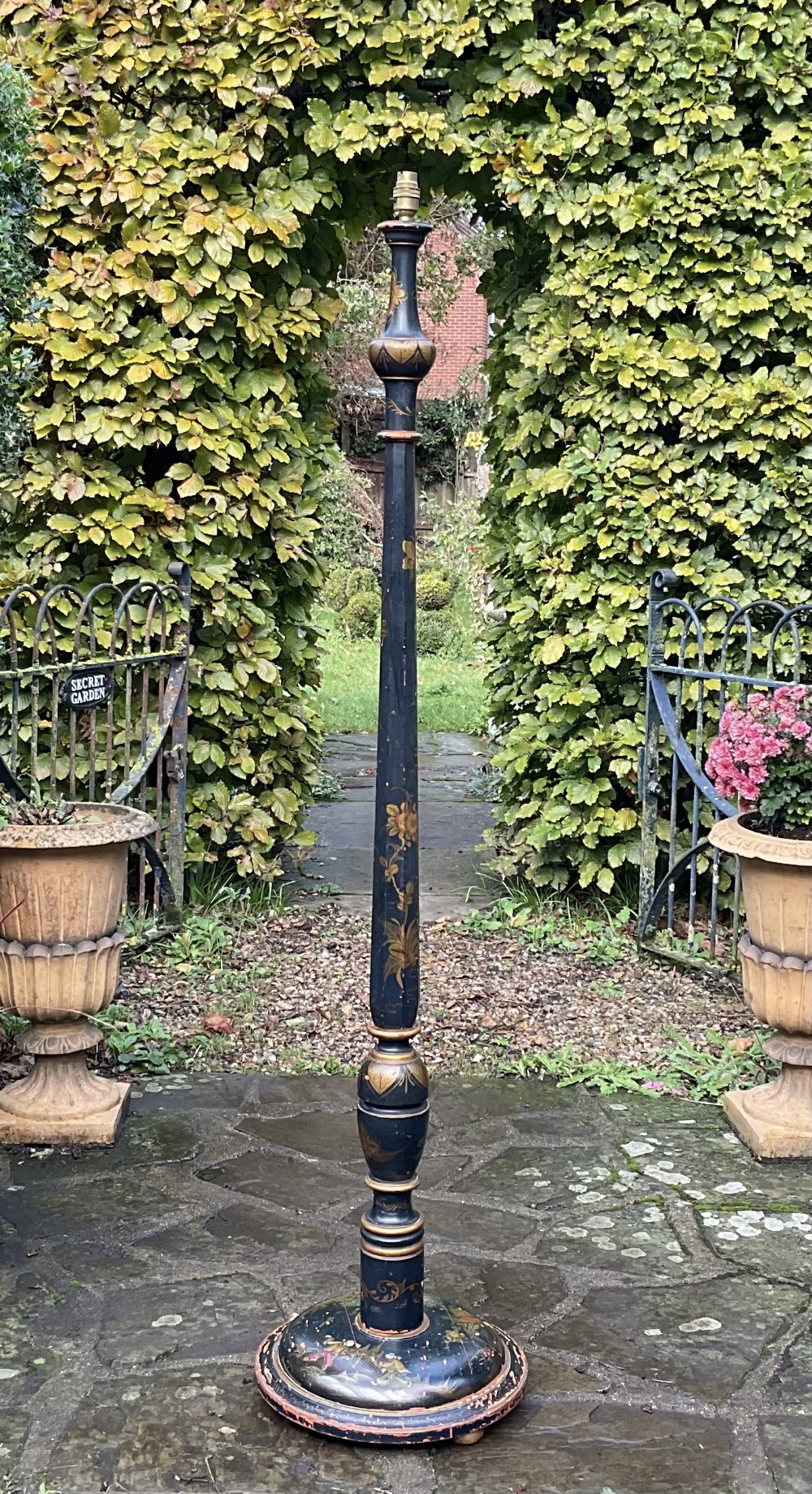CHINOISERIE LACQUERED FLOOR LAMP c1910
