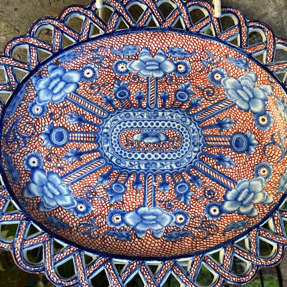 ENGLISH BLUE & WHITE POTTERY LATTICE BORDER STAND c1820 View II
