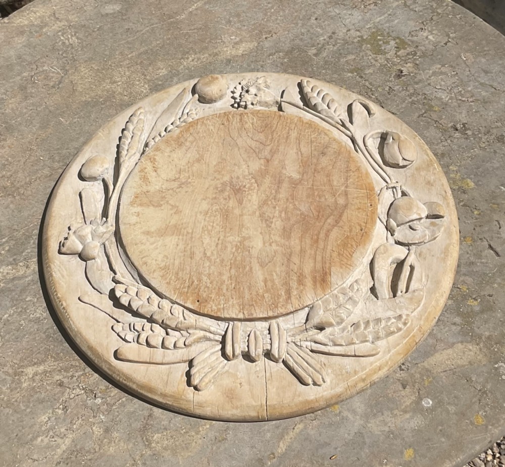 FINE CARVED SYCAMORE BREAD BOARD