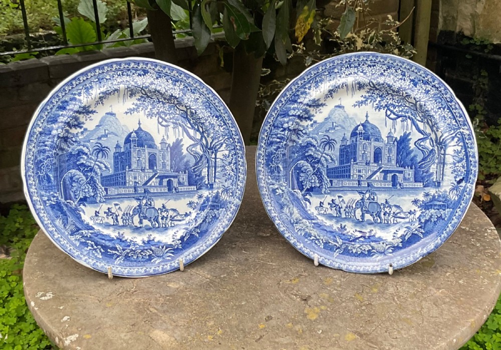 A pair of round 19th-century English blue and white transferware earthenware plates featuring the Mausoleum of Sultan Purveiz in Allahabad.