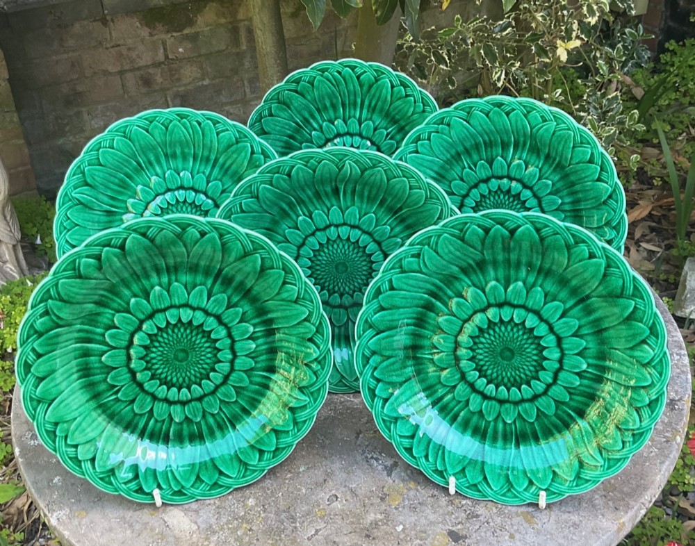SET OF SIX WEDGWOOD MAJOLICA GREEN LEAF PLATES c1860