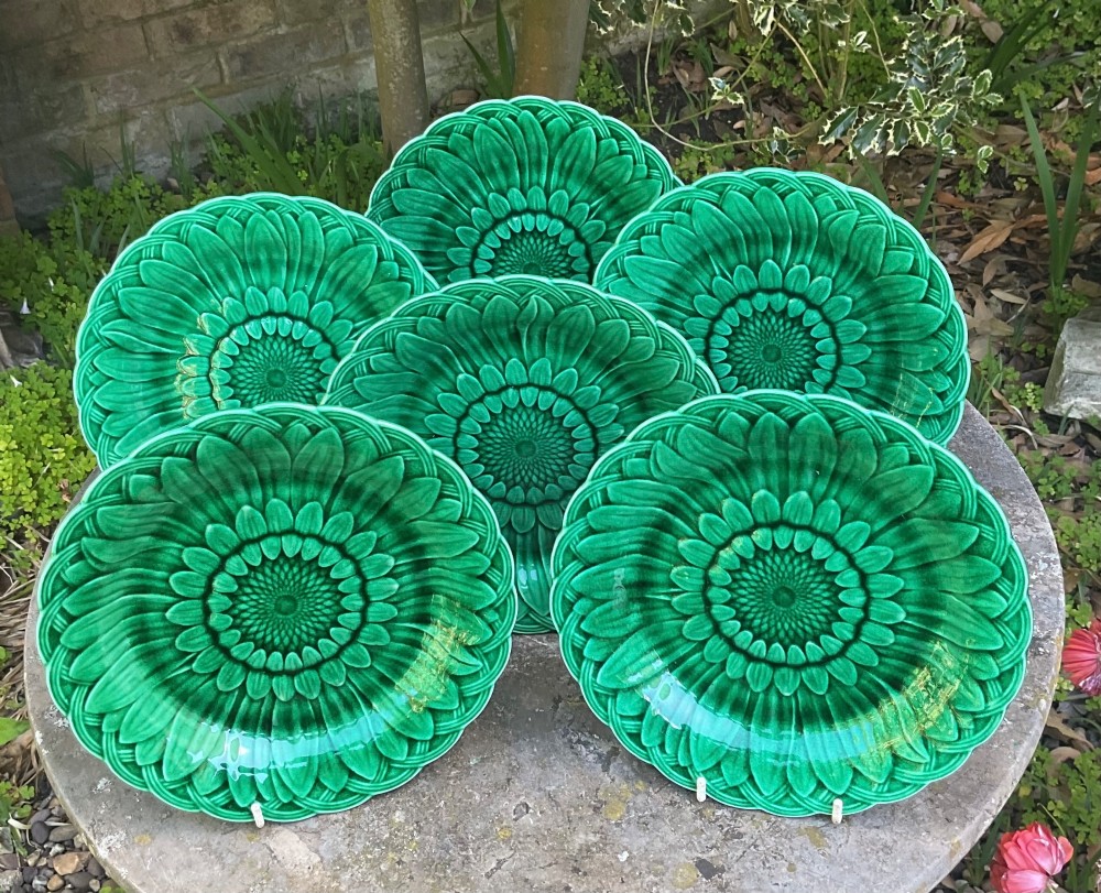SET OF SIX WEDGWOOD MAJOLICA GREEN LEAF PLATES c1860 View IV