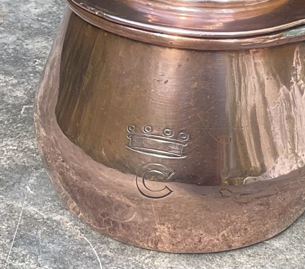 An 1830s Georgian copper brandy warmer featuring a polished copper vessel, fitted lid with loop handle, pouring spout, and an extended turned wooden handle. View IX