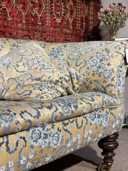19TH CENTURY VICTORIAN CHESTERFIELD SOFA - ADDITIONAL PHOTO 1