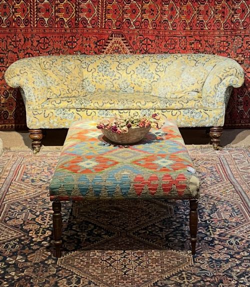 19TH CENTURY VICTORIAN CHESTERFIELD SOFA - ADDITIONAL PHOTO 3