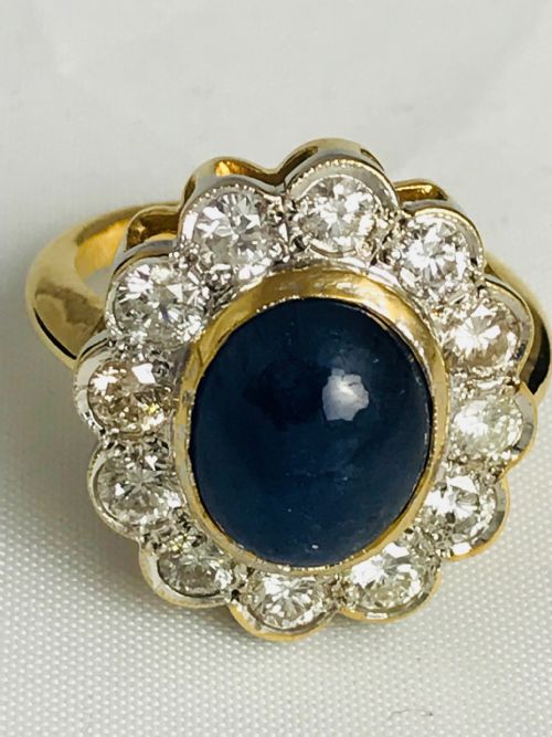 Stunning 18ct Gold 5ct Sapphire and 1.2ct Diaminds 8.3g Size P