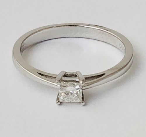 18ct White Gold 0.25ct Diamond Solitaire Princess Cut Ring