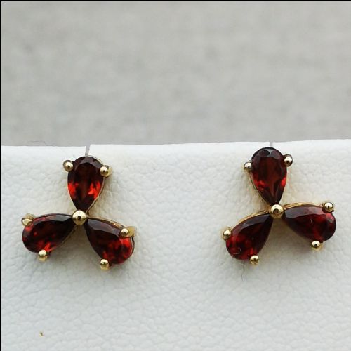 9ct Gold Garnet Stud Earrings