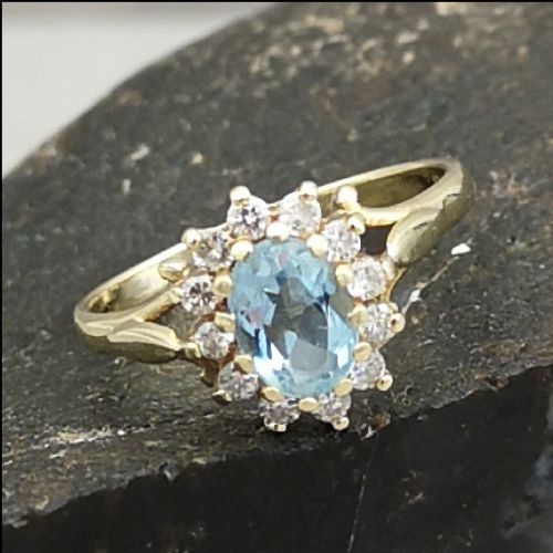 18ct Gold Diamond and Aquamarine Ring